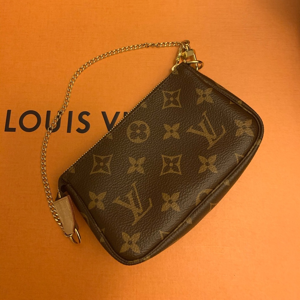 ❌SOLD❌💕Mini Pochette Monogram for Sale 🌟